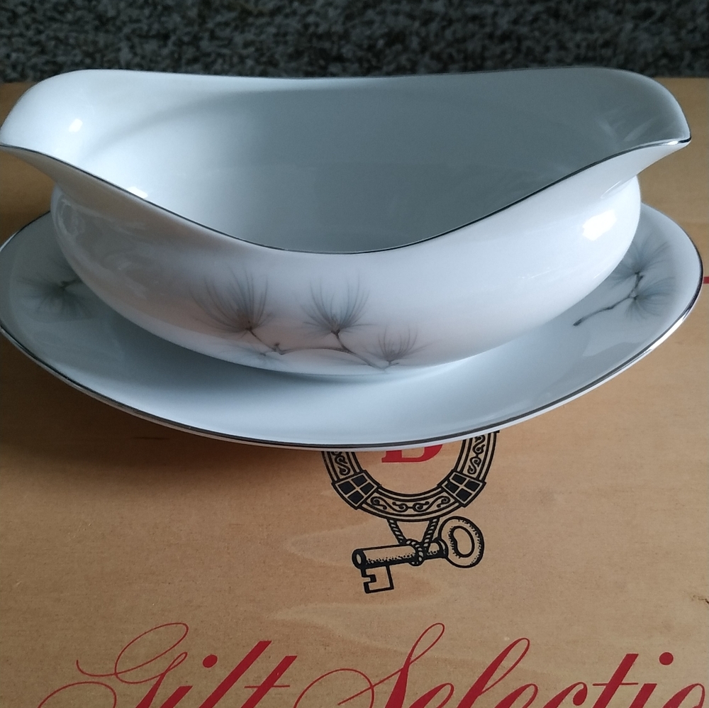Gravy boat